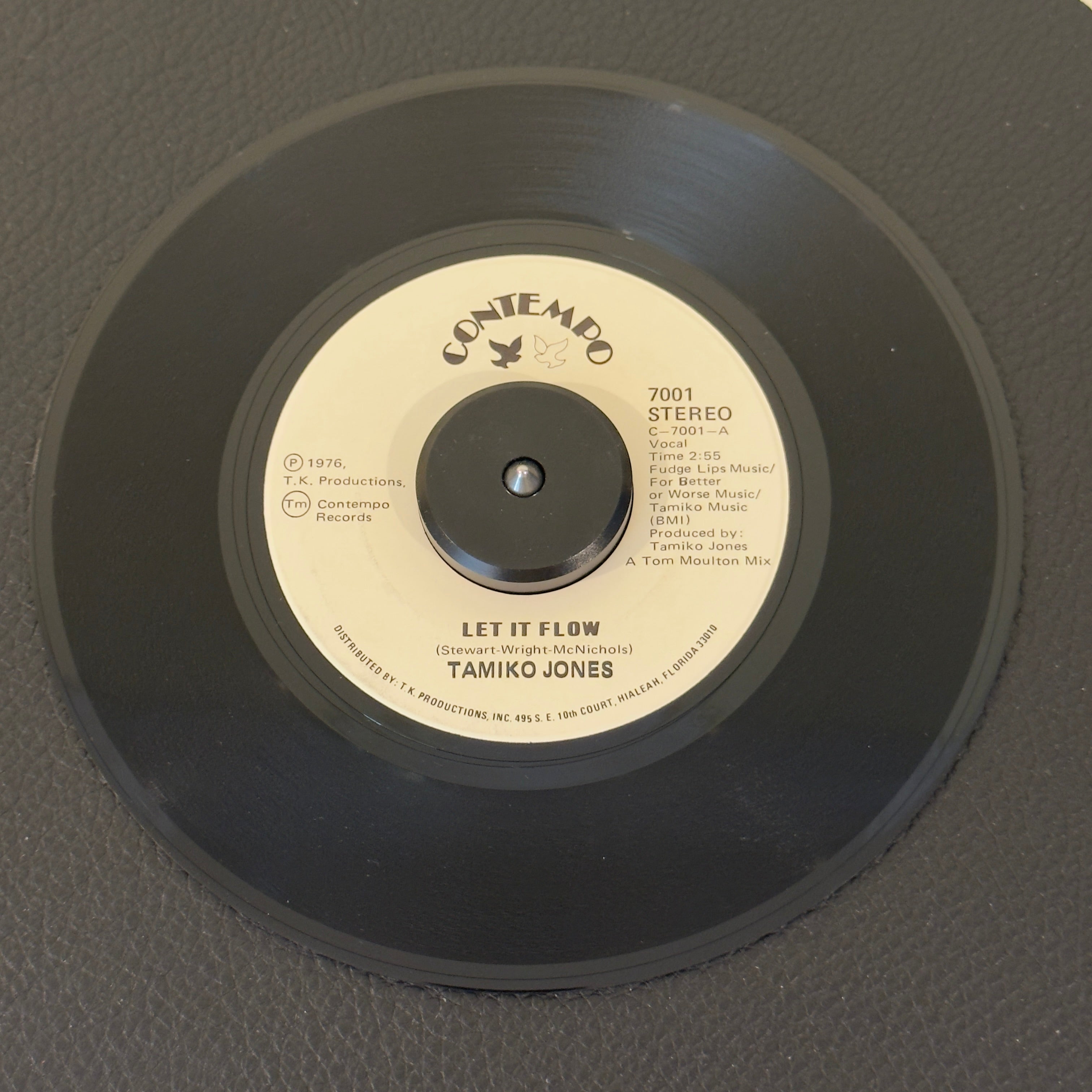 7" vinyl record by Jones, Tamiko featuring "Let It Flow", released on Contempo (7001), in NM (Near Mint) condition, classic analog collectable for turntable playback. Pristine copy of this 1976 soul banger!