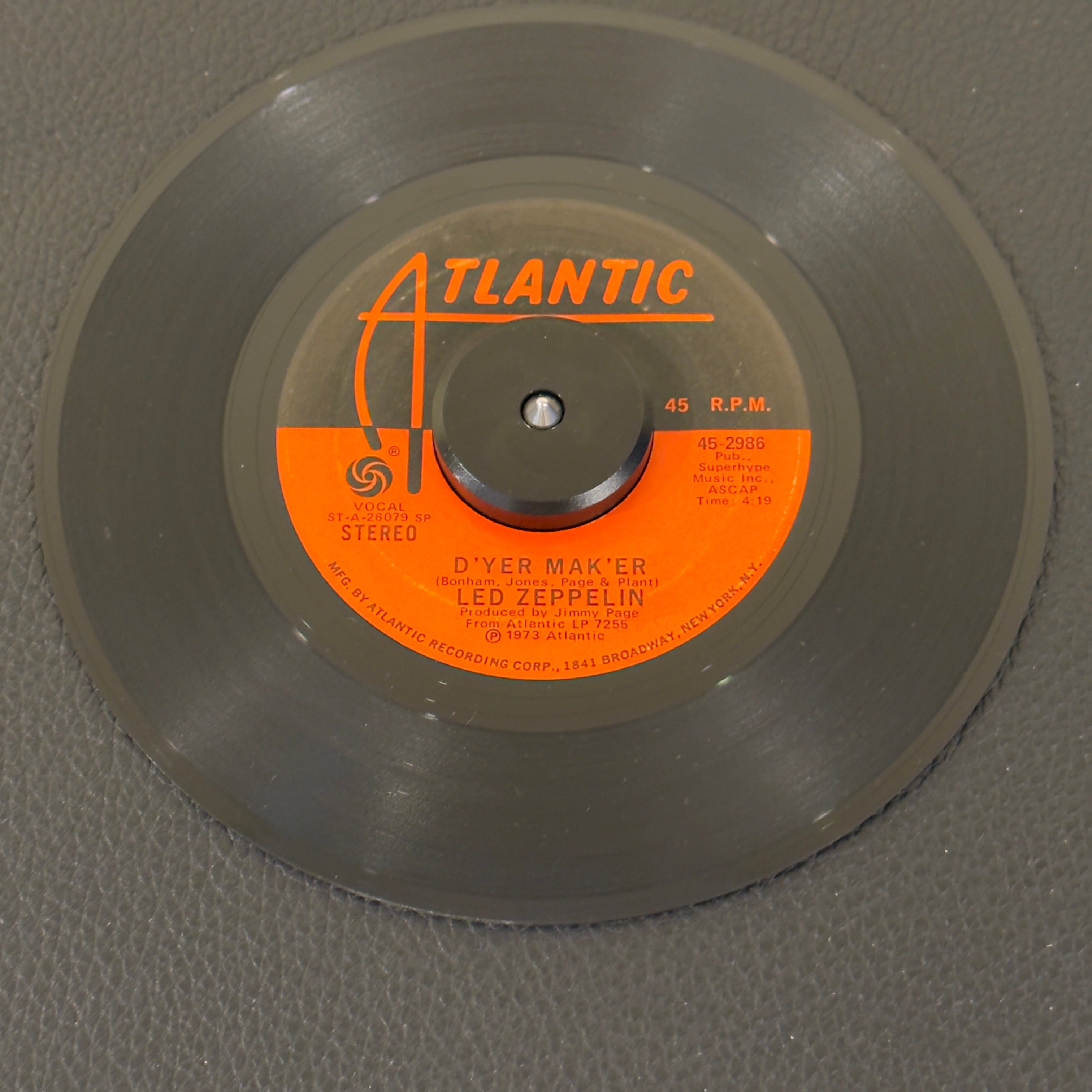 7" vinyl record by Led Zepplin featuring "D'yer Mak'er/The Crunge", released on Atlantic (45-2986), in VG (Very Good) condition, classic analog collectable for turntable playback. Original 1973 US pressing of Led Zeppelin's reggae-infused classic.  Includes original Atlantic sleeve.