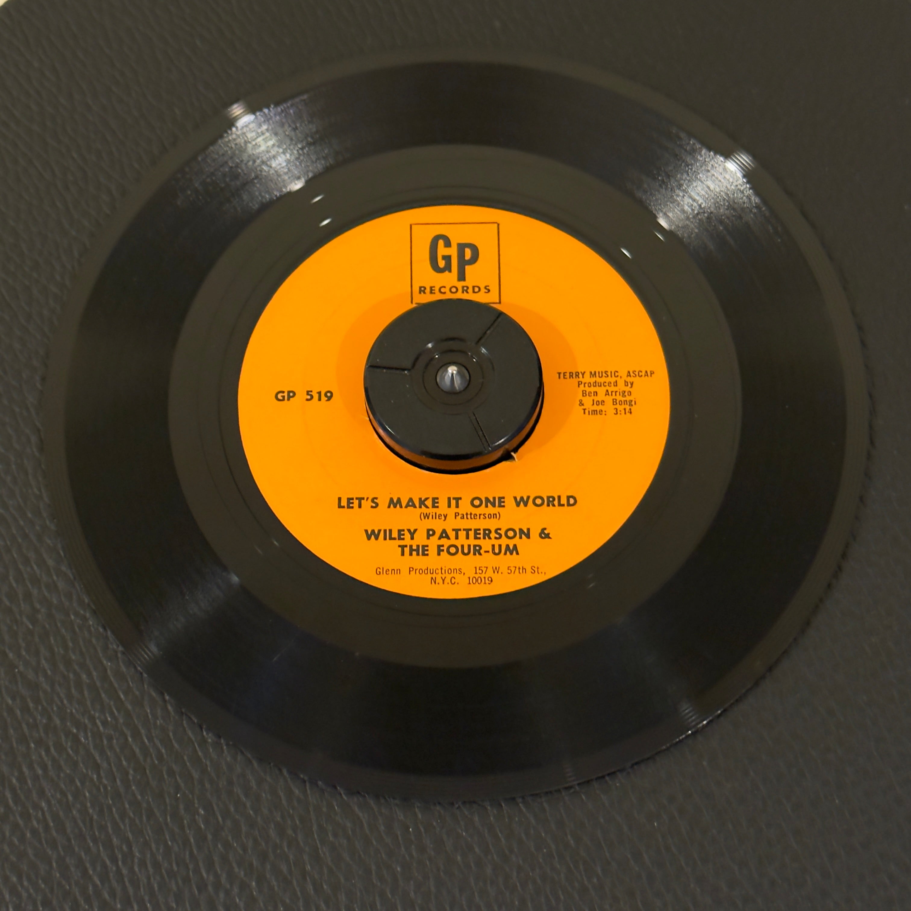 The Four-Um - Let's Make It One Day / Dream A Dream A Day