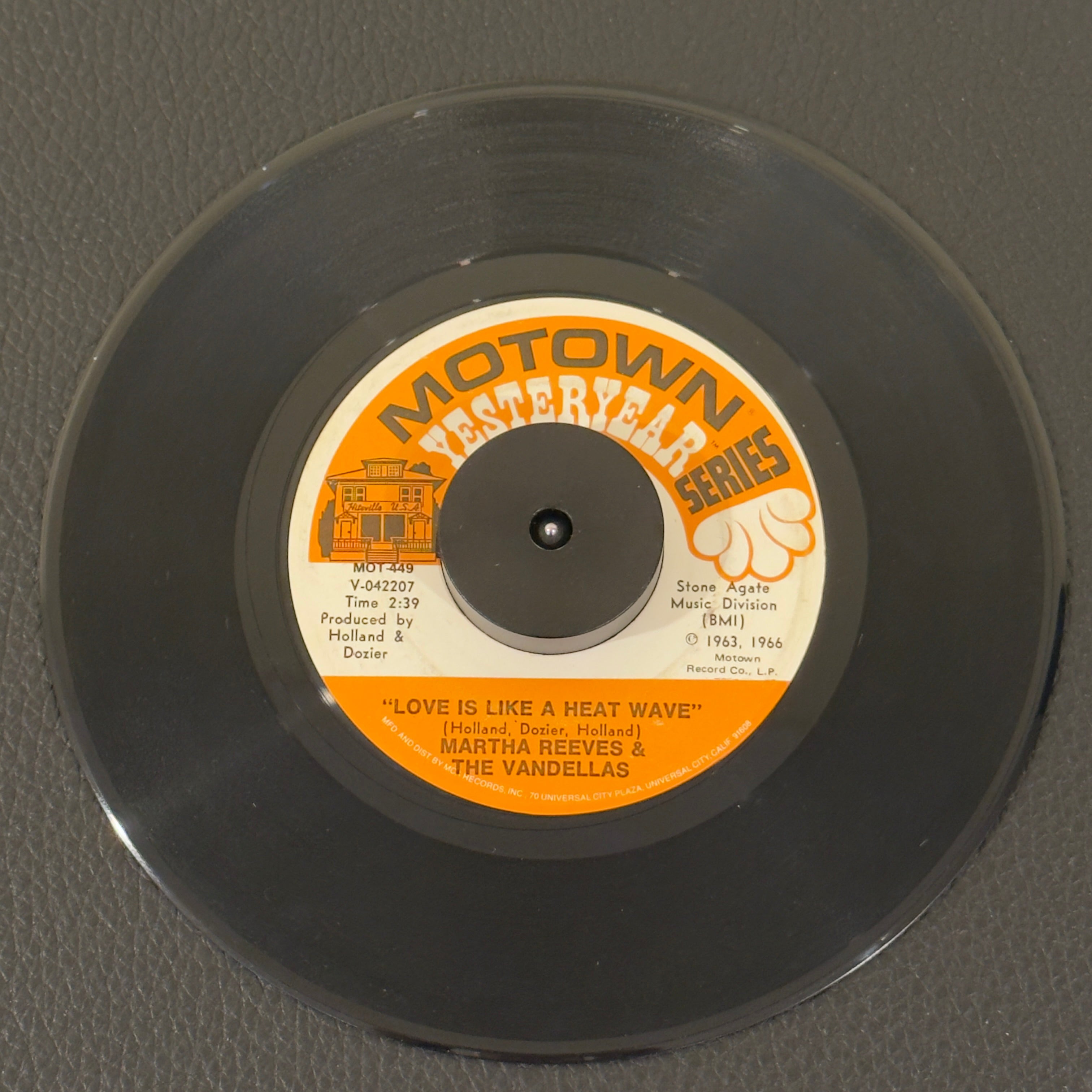 Reeves, Martha & The Vandellas - Come And Get These Memories / Love Is
